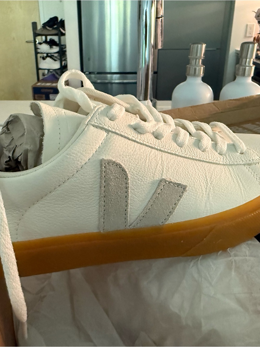 Veja Mens size 8 NWB White Natural Gum bottoms Campo EU 41